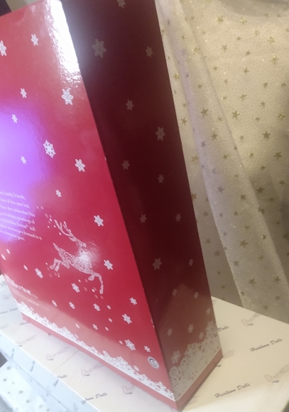 25th Anniversary 2013 Holiday Barbie - Picture 4 of 12